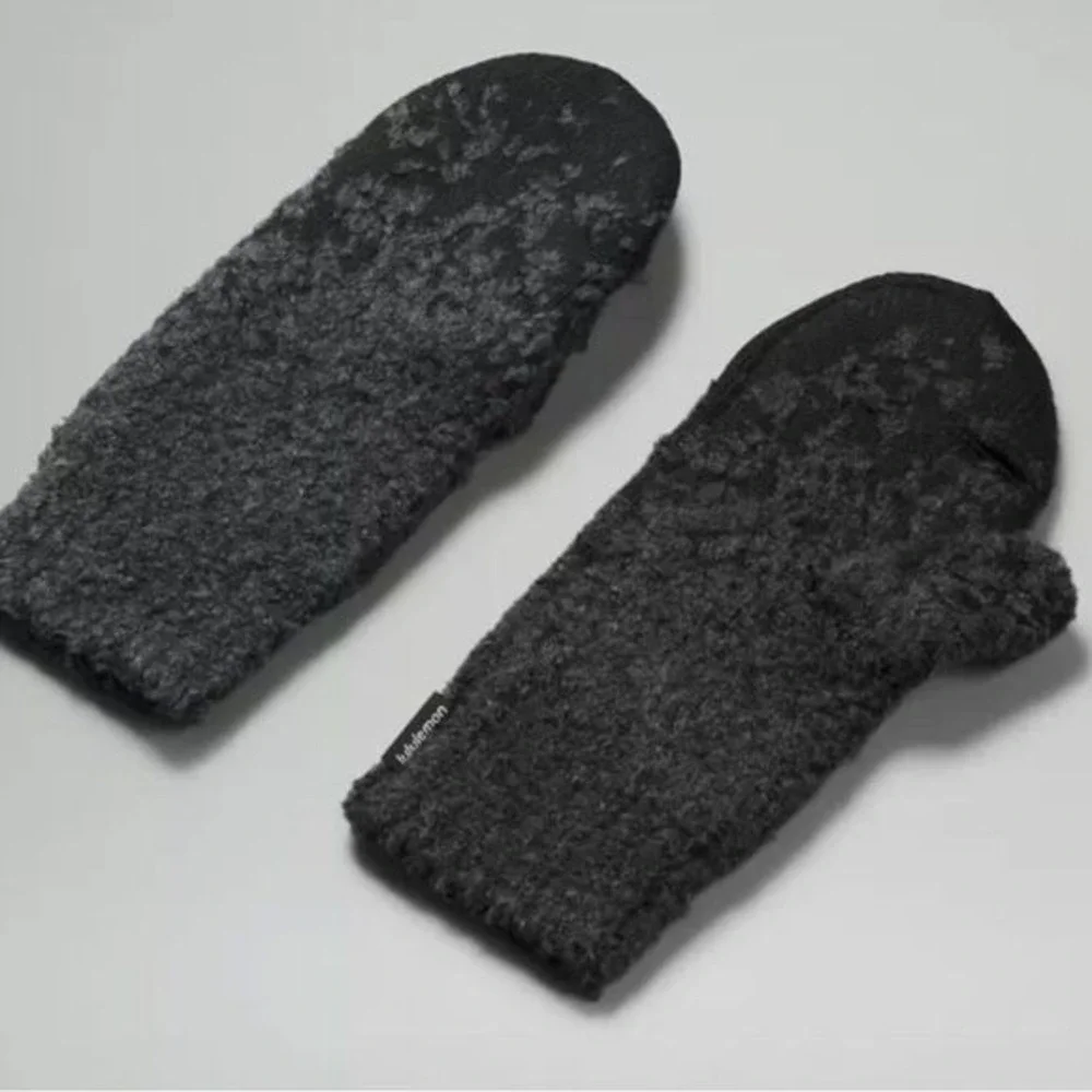 Lululemon M/L Women's Ombre Knit Textured‎ Mittens black NWT gloves